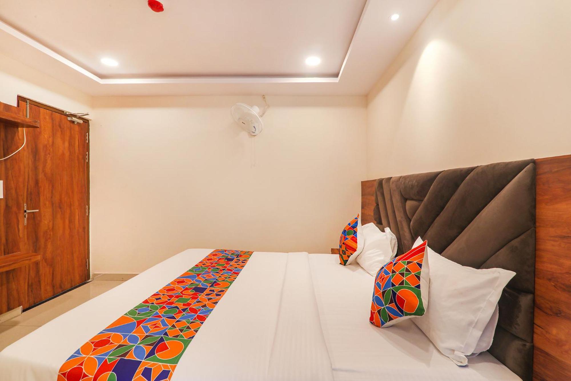Fabhotel Rachna Palace And Banquets - Nr Lekhraj Metro Station Lucknow Exterior foto